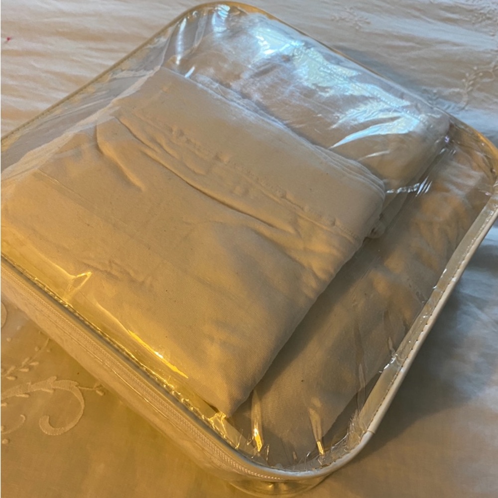 QUEEN LINENS AND THINGS WHITE JERSEY BED SHEET SET